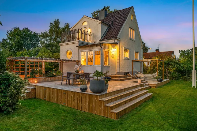 Family Villa | Fire Pit & Fireplace | Train Access - Image 1