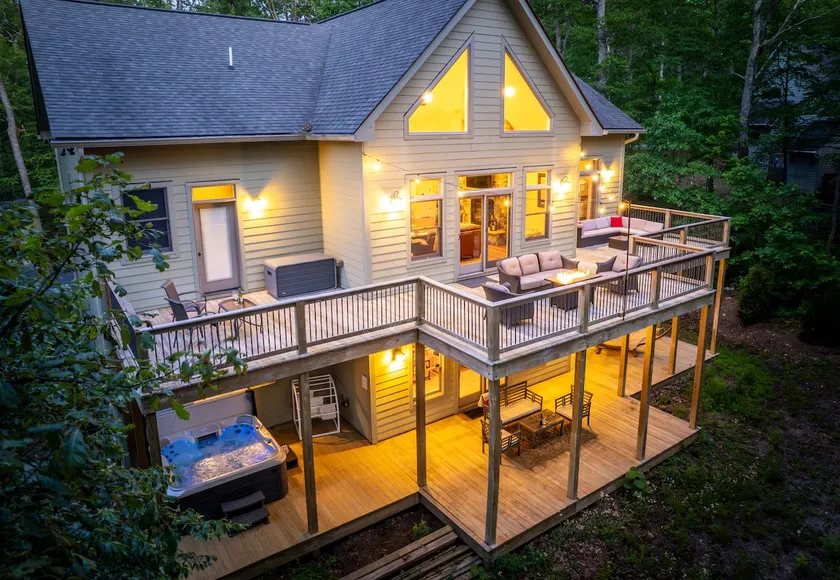 Spacious and Updated Home in Wintergreen - Image 1