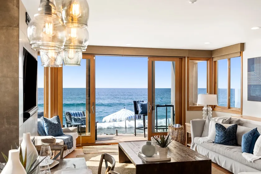 Luxury Beachfront, Oceanfront walk to Restaurants - Image 1