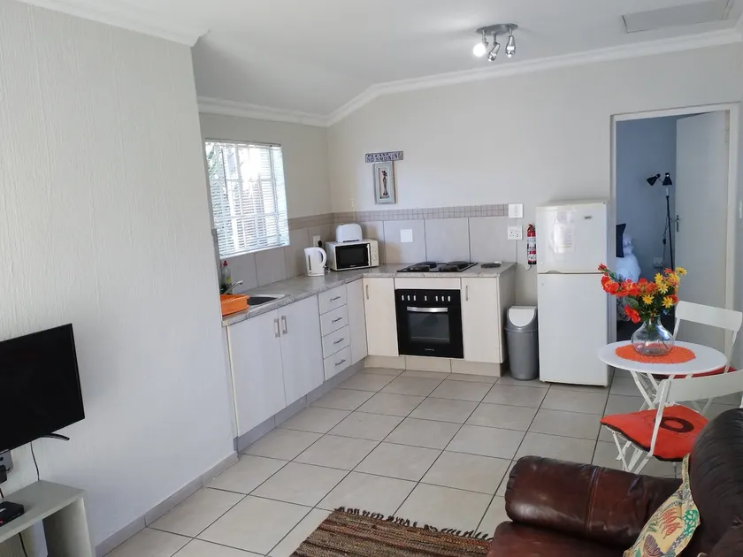 1.107-Home away from home! Bedfordview! - Image 1