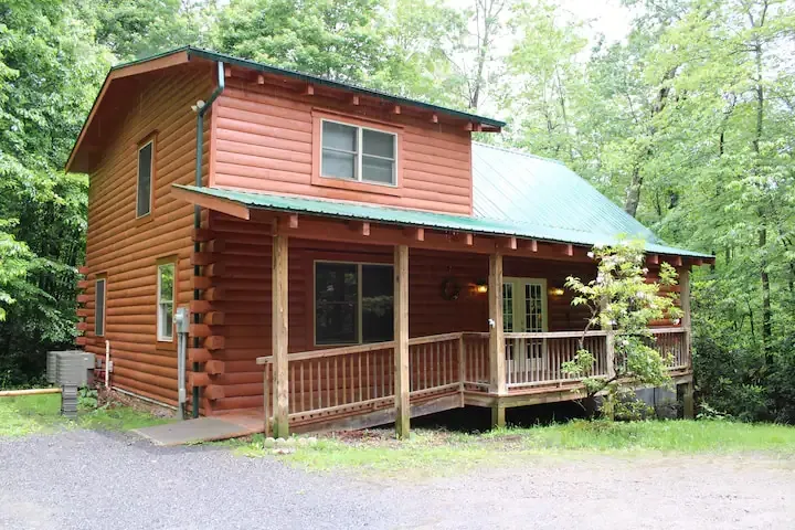 Insignificant Cabin: Spacious 5BR, 3.5BA Retreat with Hot Tub - Image 1