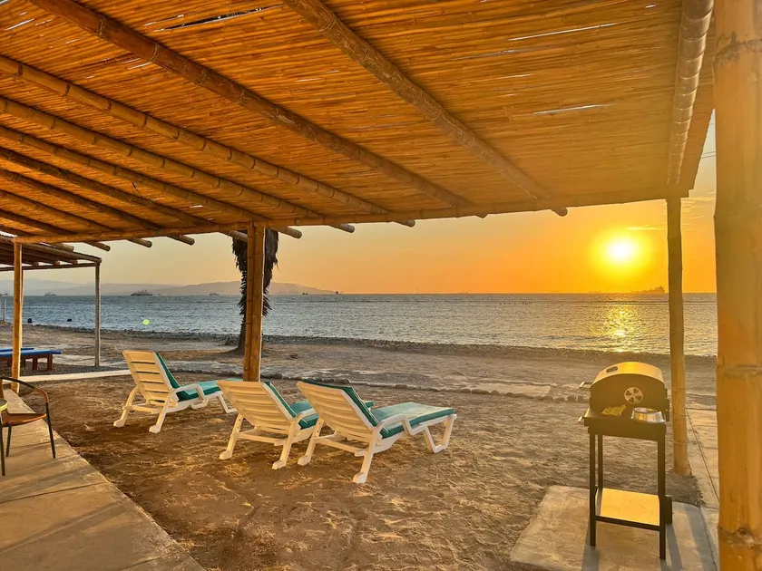 Beautiful oceanfront bungalow - Image 1