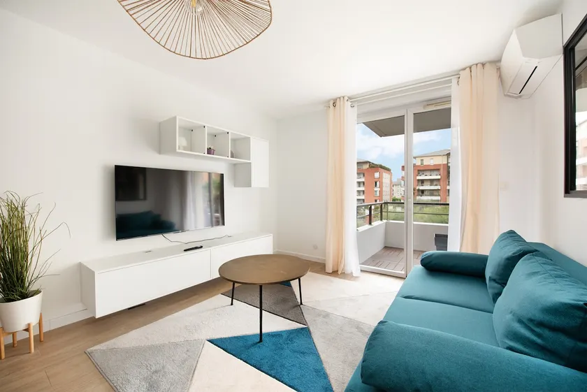 Chic 2-room with Balcony + Parking: Zénith, Hippodrome - Image 1