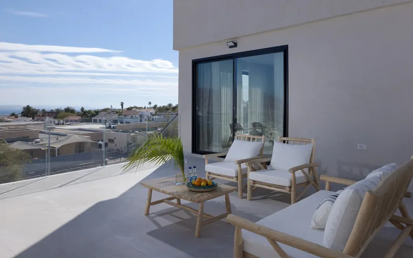 4-Seicheles Apartment - 2 bedroom apartment, living room and courtyard with sea view - Image 1