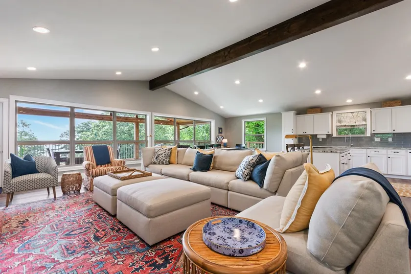 4 BR/3.5 Bath Greers Ferry Lakefront Home! - Image 1