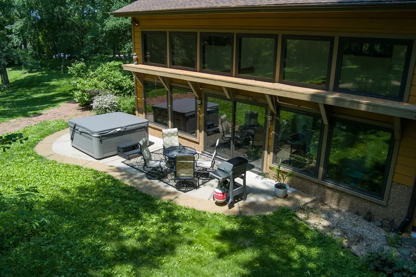 Hot Tub/Pool Table - Perfect wooded retreat! - Image 1