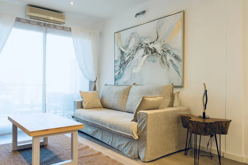 Lovely Modern, Central, 2 bed, A/C. Close to beach - Image 1