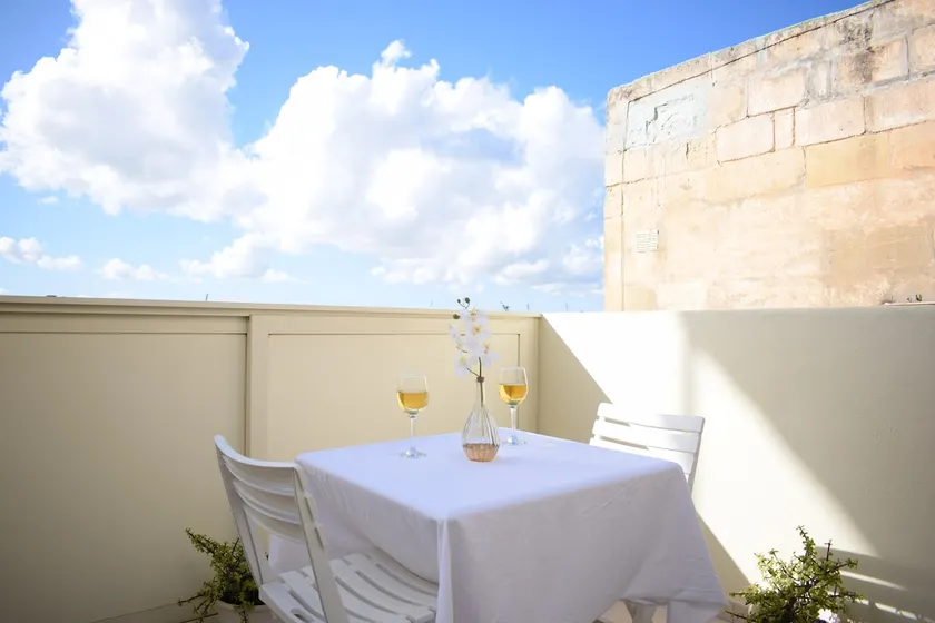 Sunny Terrace + 2 Private Suites | 3min VLT Ferry - Image 1