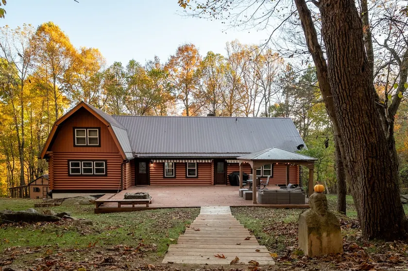Luxury Log Cabin, Forest trails, sauna, hot tub. - Image 1