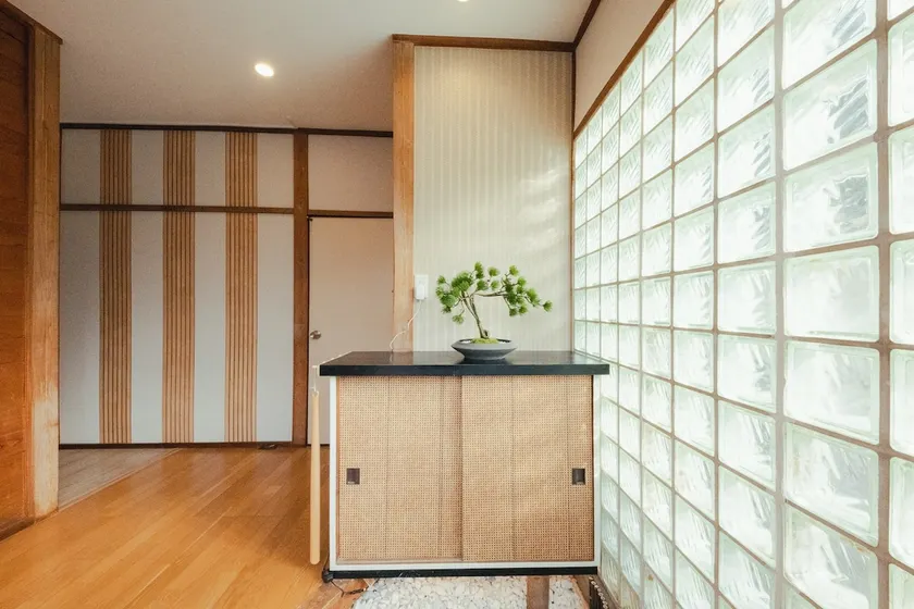 ZEN Kokufudai, 30 minutes to Disneyland , 4-minute walk from the nearest station ,Entire building!5 bedrooms, maximum 10 guests - Image 1