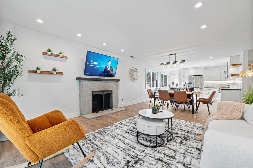 3335 San Mateo Happy Haven Home w Patio Projector - Image 1