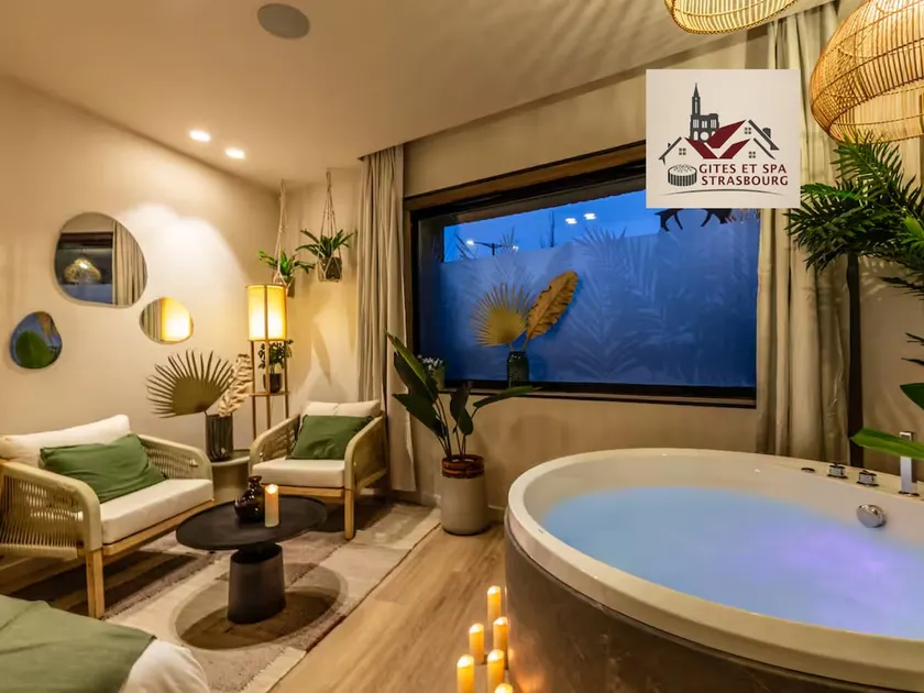 Bali Suite – Jacuzzi • Private Sauna • Secret Room - Image 1