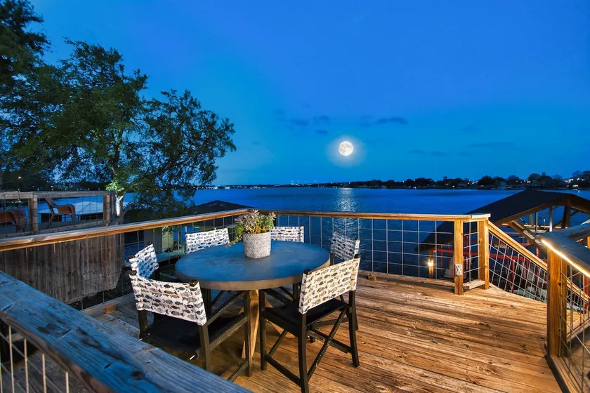 Suite privée, au bord du lac, sur le lac Granbury, près du centre-ville! - Image 1