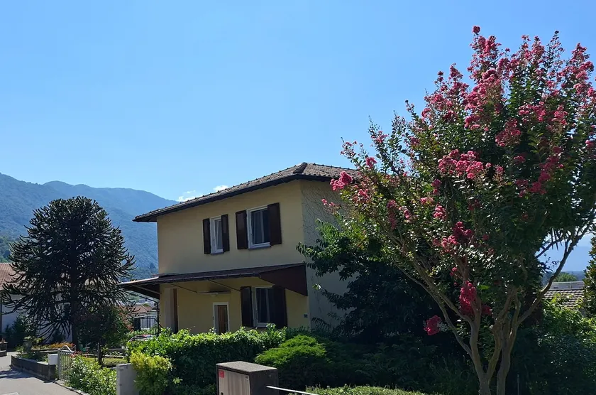 Sunny Home - Image 1