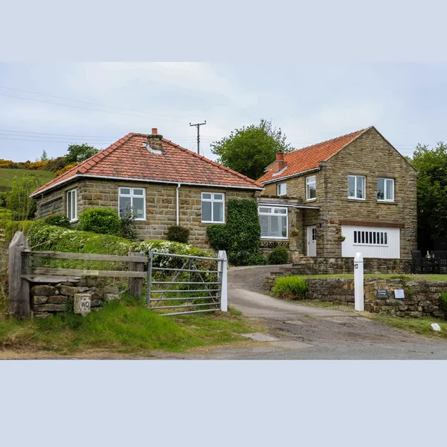 Brambly Cottage - Image 1