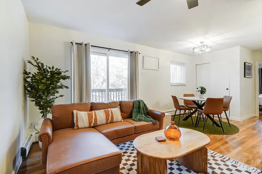 Renovated 1BR-Central Location-Private Parking-Gym - Image 1