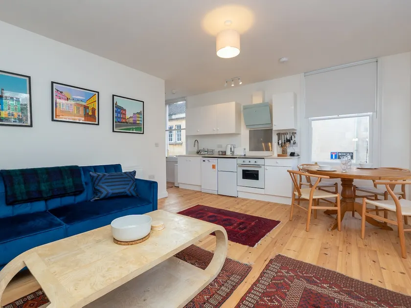 Stylish Flat: City & Canal Walks - Image 1