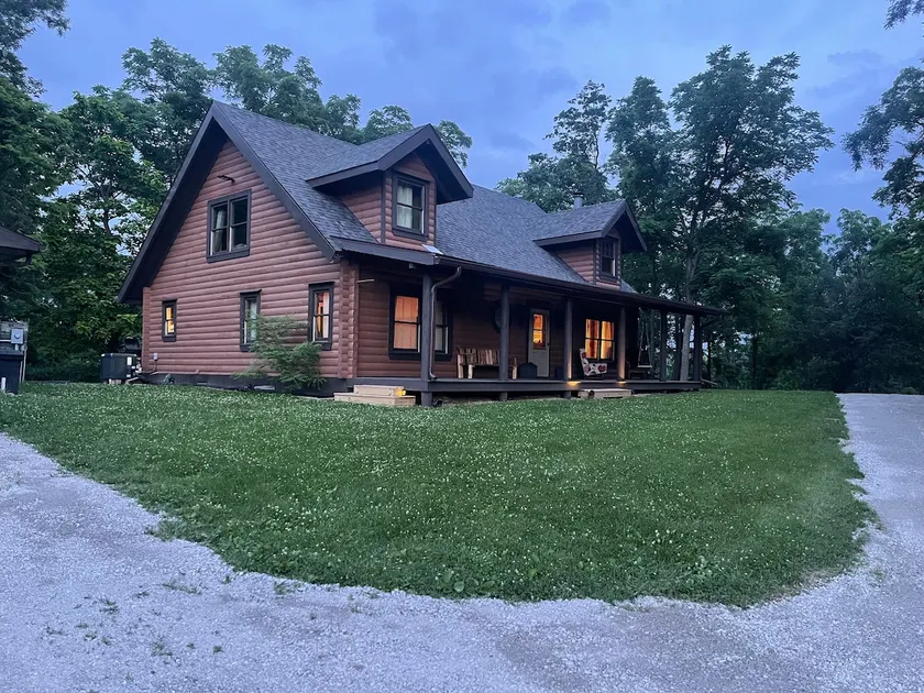 Hilltop Hideaway Log Cabin with Hot Tub - Image 1