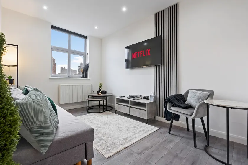 Emerald Luxe Leicester | City Apt | Sofa Bed |WiFi - Image 1