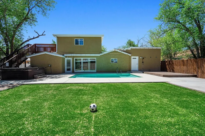North Valley Paradise! Pool and Hot Tub! - Image 1