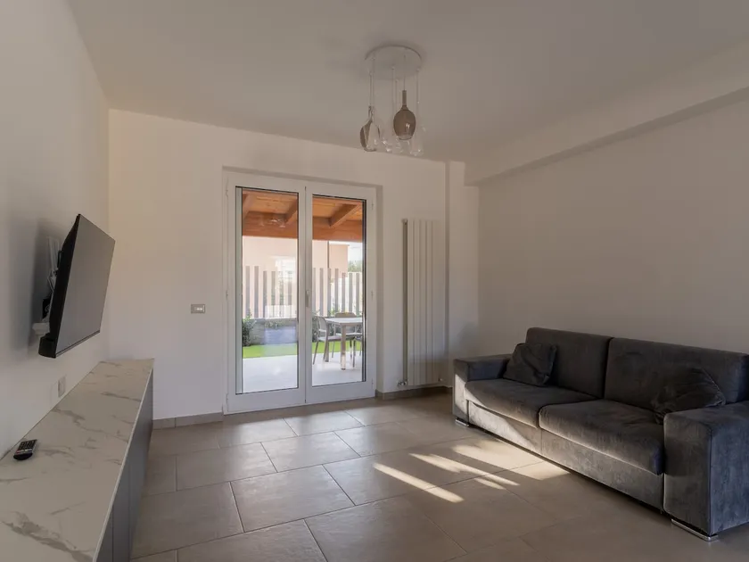 (Roccella) 2-Storey Vacation Home 300m from the Sea - Image 1