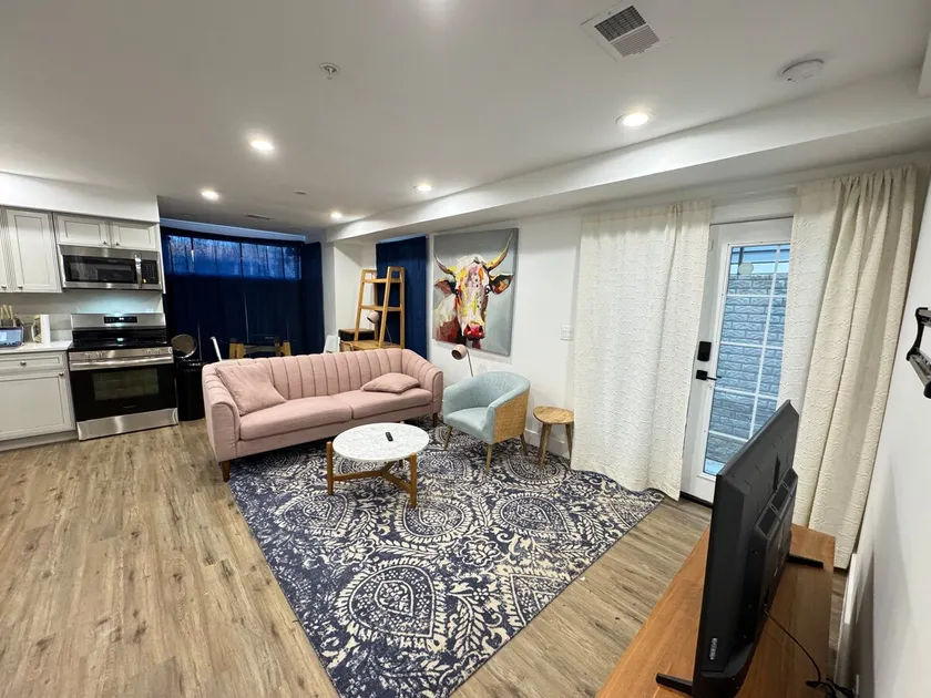 COZY 2BR Apartment in DC - Easy Parking - Image 1