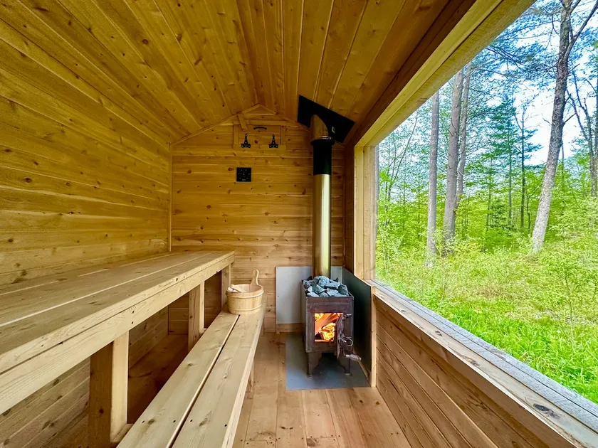 The Mont Haus- WOOD FIRED SAUNA! - Image 1