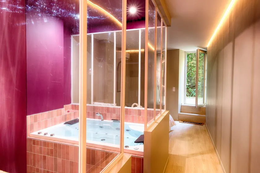 Le Bonbon Love Suite • Private Whirlpool • Terrace - Image 1