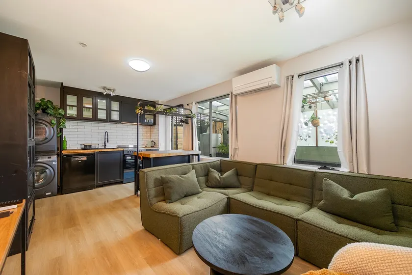 Rooftop Hawthorn Retreat near Glenferrie Rd - Image 1