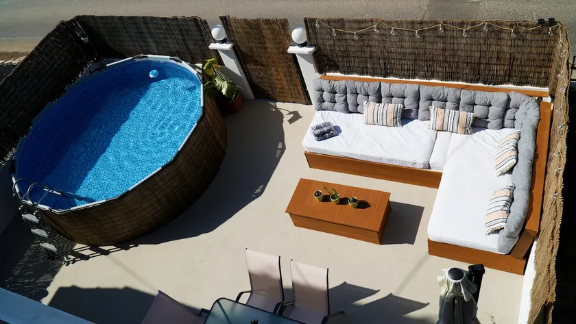 IKARUS apartment with courtyard & pool in Chania - Image 1