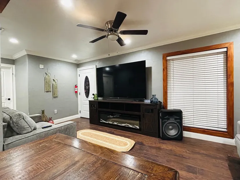 #4 | 2BR 1BA | Private Home | Smart TVs | 1G Wi-Fi - Image 1