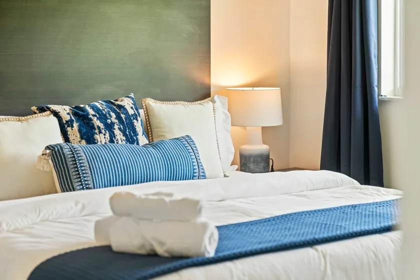 {Ocean Crest} ~Beachside ~ No Fees ~ King Suite - Image 1