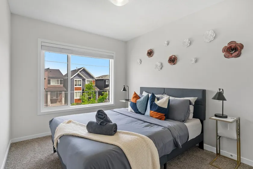 Spacious 4BR 3BA w/ AC in Quiet SE Neighbourhood - Image 1