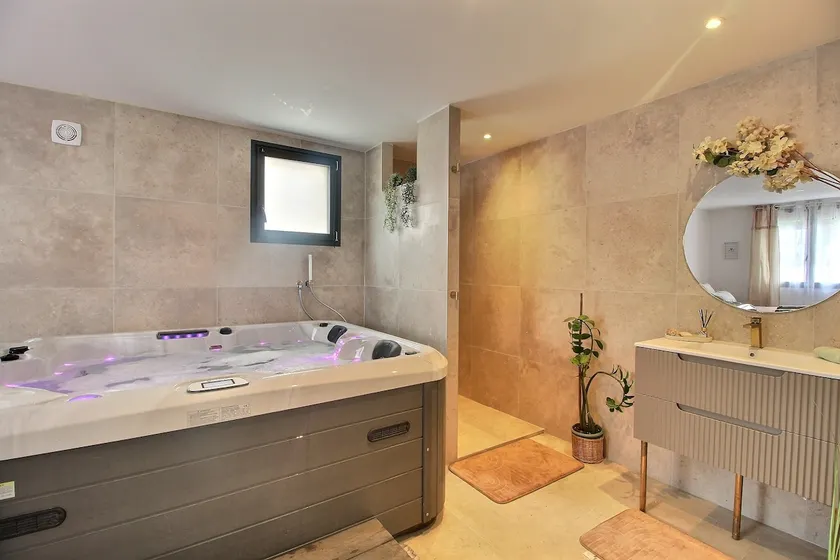 Garden & Spa Camélia jacuzzi - Image 1