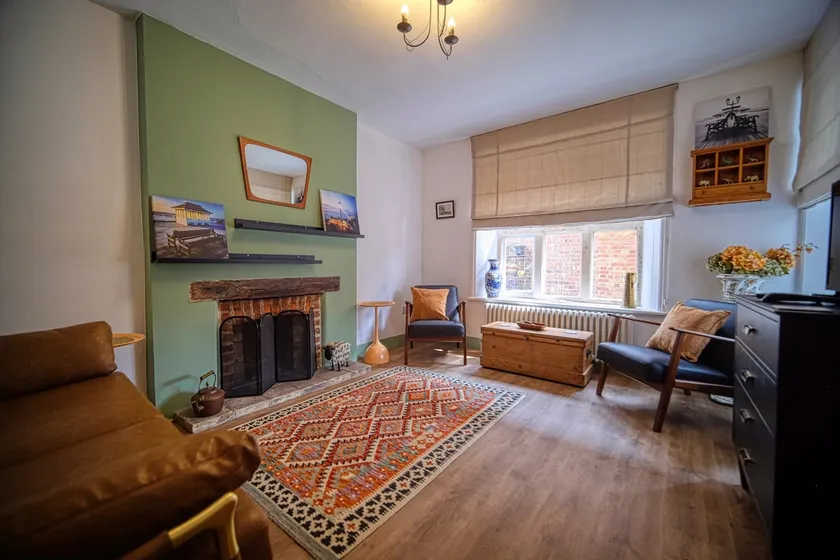 Full of charm, parking & garden, Cromer - Image 1