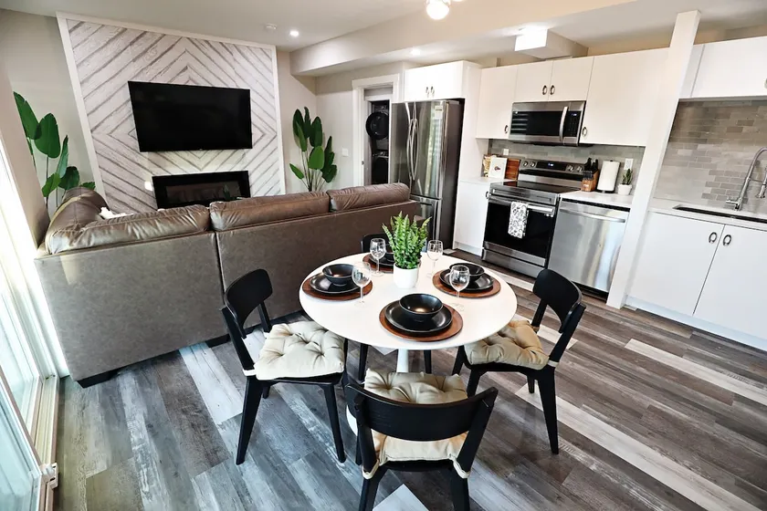 Mahogany Lakefront 2BR Walkout Trails & Privacy - Image 1