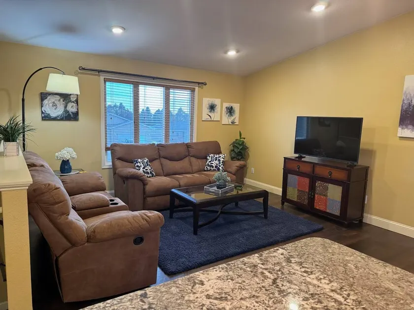 Spacious/Clean 4BR 2BA Home Away from Home - Image 1