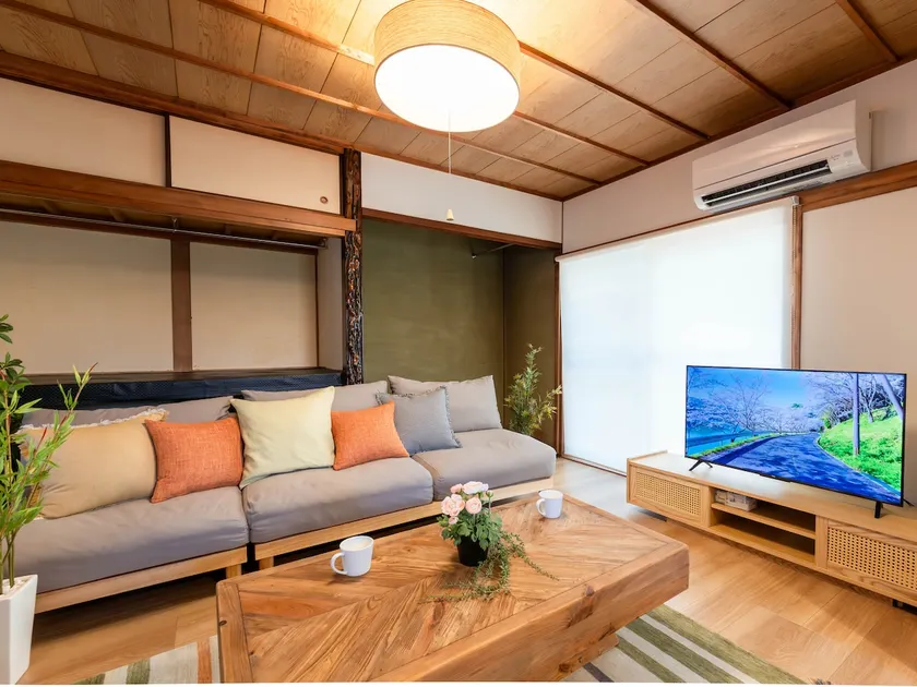 [10-minute walk from Kotoden Yashima Station] 6-minute walk to a supermarket / Maximum 10 people / Family / Modern Japanese style / Free parking - Image 1
