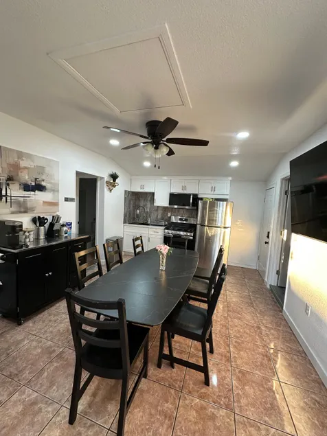 LA oasis. 2 bedrooms, 4 beds. FREE Laundry. - Image 1