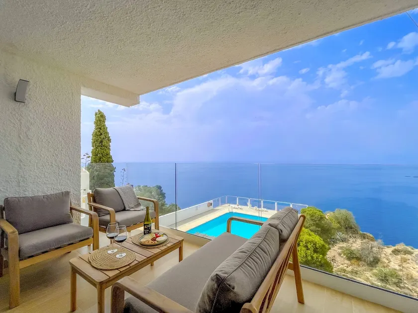 Ocean views from every corner - Image 1
