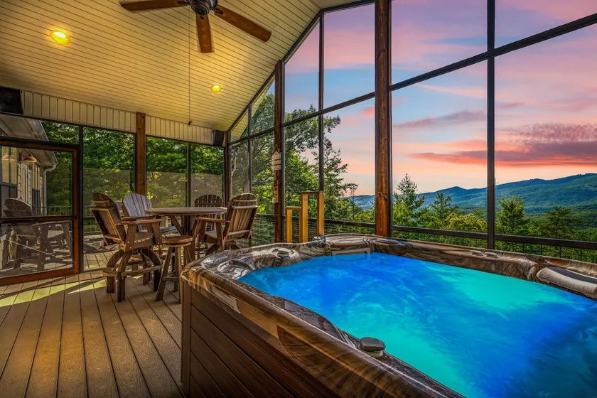4BR w/Incredible Views! Hot Tub*Arcade*BBQ*Quiet! - Image 1
