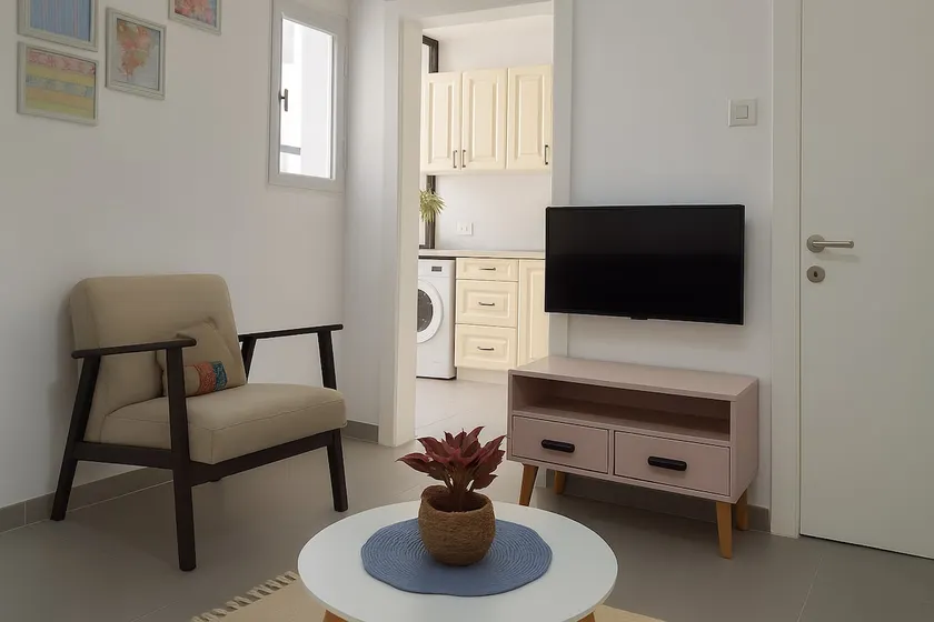 Centrally located and stylish (there is a shelter) - Image 1