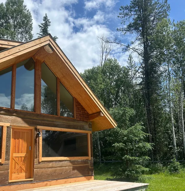 Wise Owl's Roost Luxury log cabin, views & hot tub - Image 1