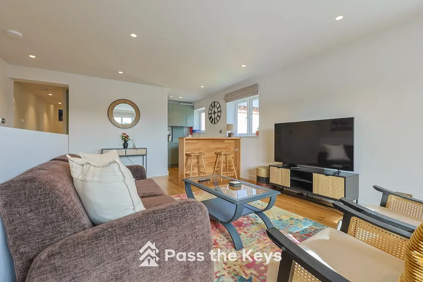 Spacious, Newly Renovated Flat in Charming Village - Image 1