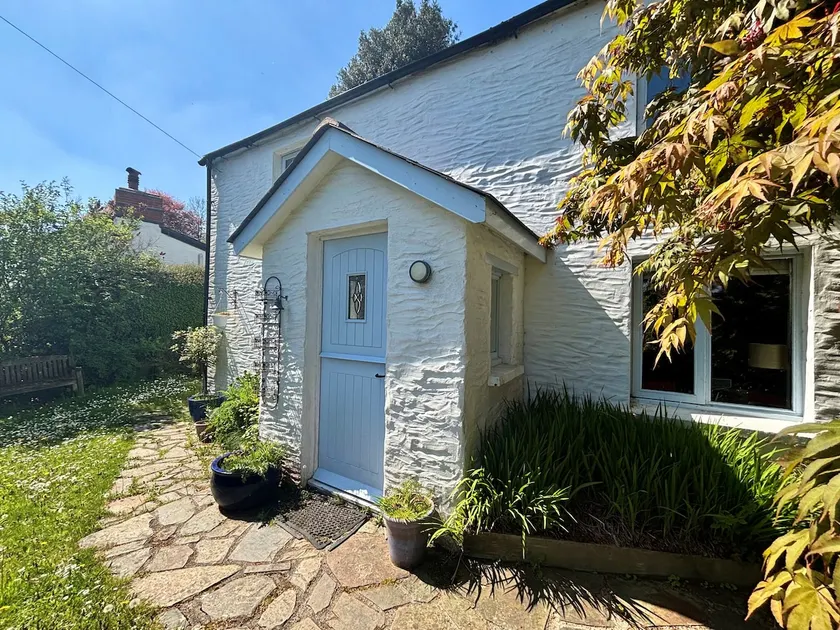 Spring Cottage - 4 Bed Home - Image 1