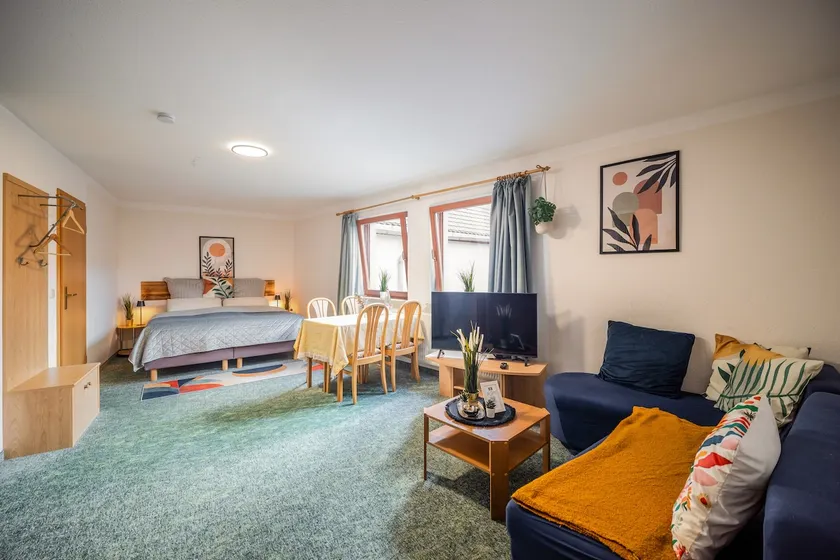 5 Min Walk to Old Town, Uni & Castle | XL Bed - Image 1