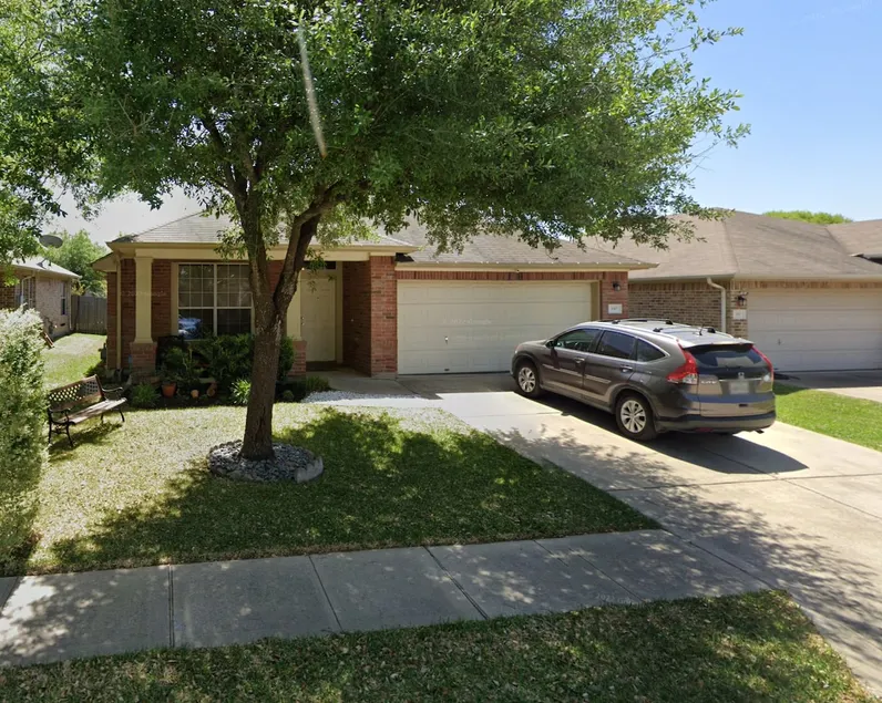 Warm, Cozy, & Right Off IH-35! - Image 1