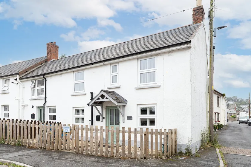 2 Bed Cottage, Central Braunton nr Surf Beaches - Image 1