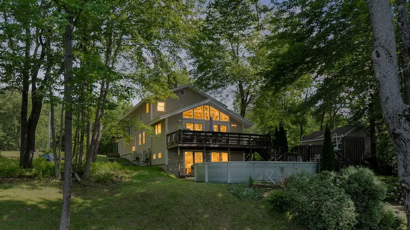 Old Falls Retreat-4BR w Gorgeous River View & Pool - Image 1