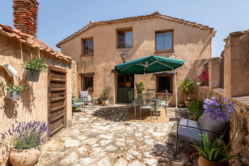 20 minutes to Segovia, sleeps 6. El Viejo Almacén. - Image 1